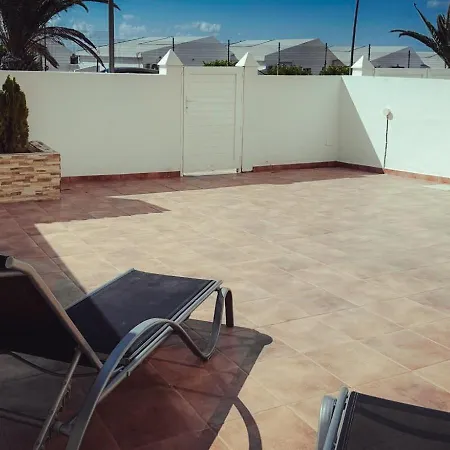 Casa Familiar Con Terraza Caleta De Fuste شقة *